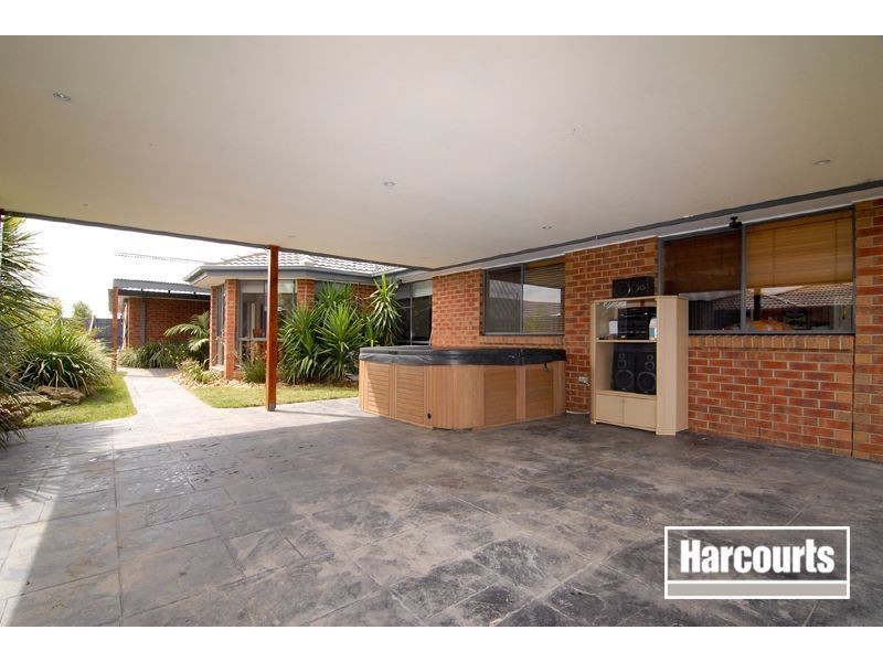 3 Staunton Walk, Cranbourne East VIC 3977
