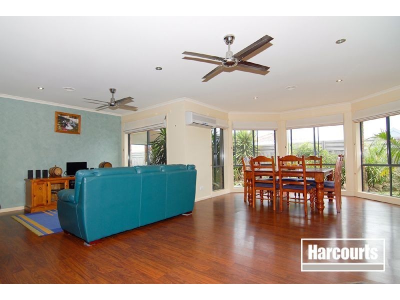 3 Staunton Walk, Cranbourne East VIC 3977