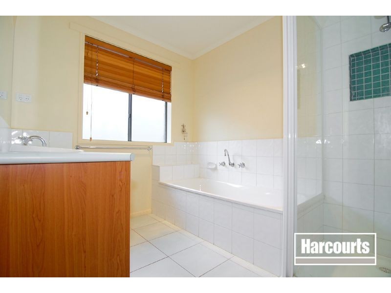 3 Staunton Walk, Cranbourne East VIC 3977