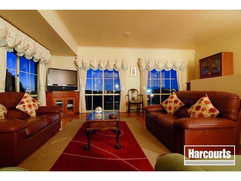 10 Scoble Place, Narre Warren VIC 3805