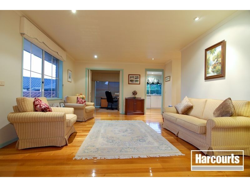 10 Scoble Place, Narre Warren VIC 3805