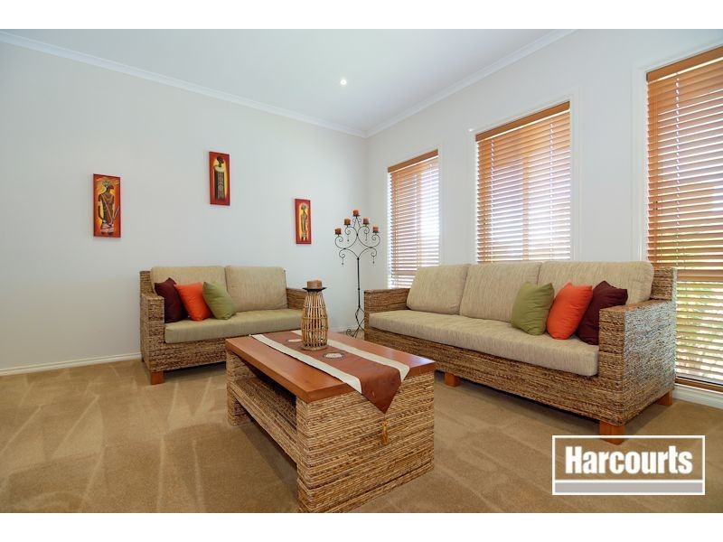 32 Amhurst Drive, Narre Warren South VIC 3805