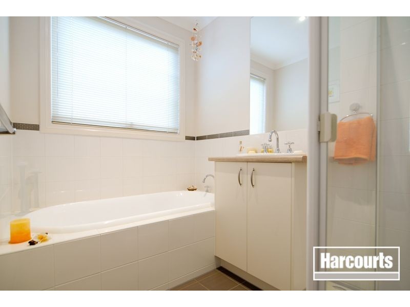 32 Amhurst Drive, Narre Warren South VIC 3805