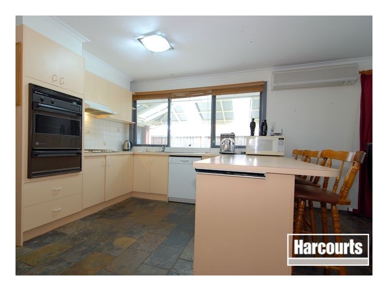 12 Van Court, Narre Warren VIC 3805