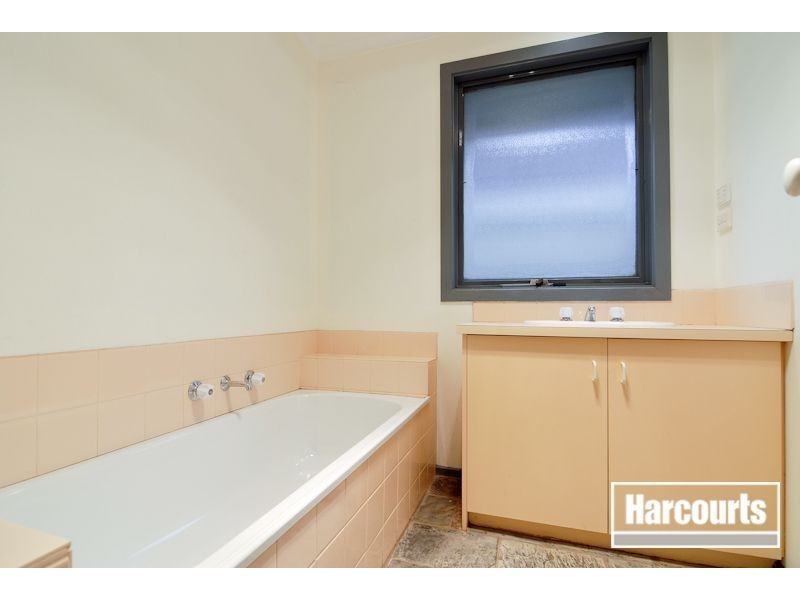 12 Van Court, Narre Warren VIC 3805