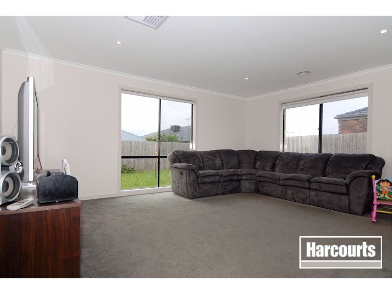 14 Ferndown Drive, Cranbourne VIC 3977