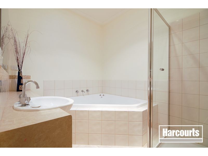 19 John Fisher Drive, Berwick VIC 3806