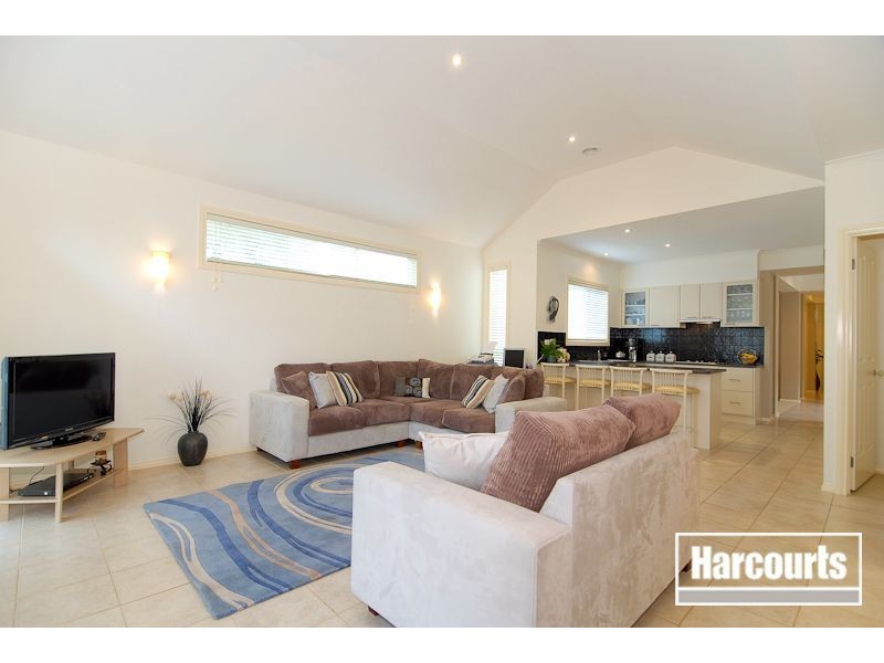19 John Fisher Drive, Berwick VIC 3806