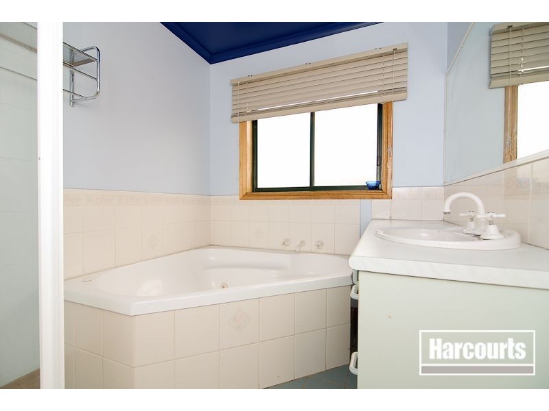 8 London Crescent, Narre Warren VIC 3805