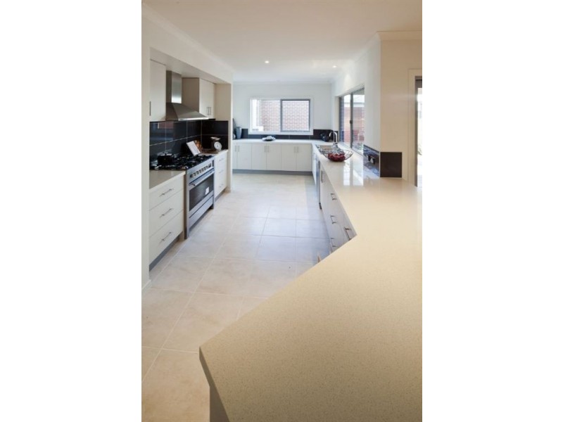 10 Ercildoune Court, Cranbourne West VIC 3977