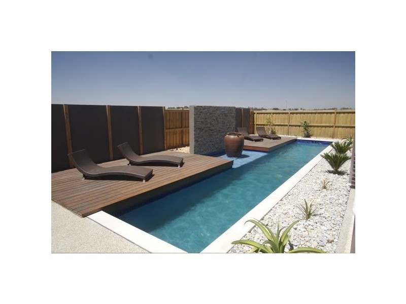 4 Black Caeser Drive, Cranbourne East VIC 3977