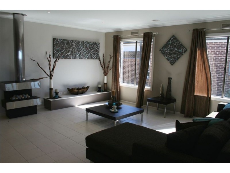 4 Black Caeser Drive, Cranbourne East VIC 3977