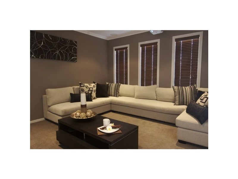 4 Black Caeser Drive, Cranbourne East VIC 3977