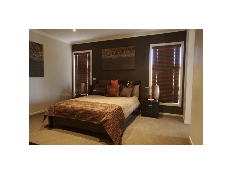 4 Black Caeser Drive, Cranbourne East VIC 3977