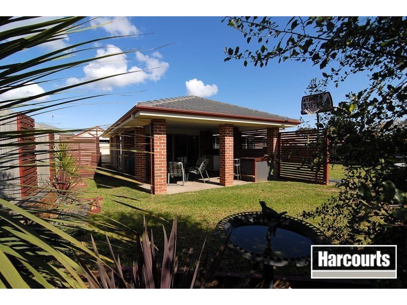 13 Carey St, Cranbourne VIC 3977