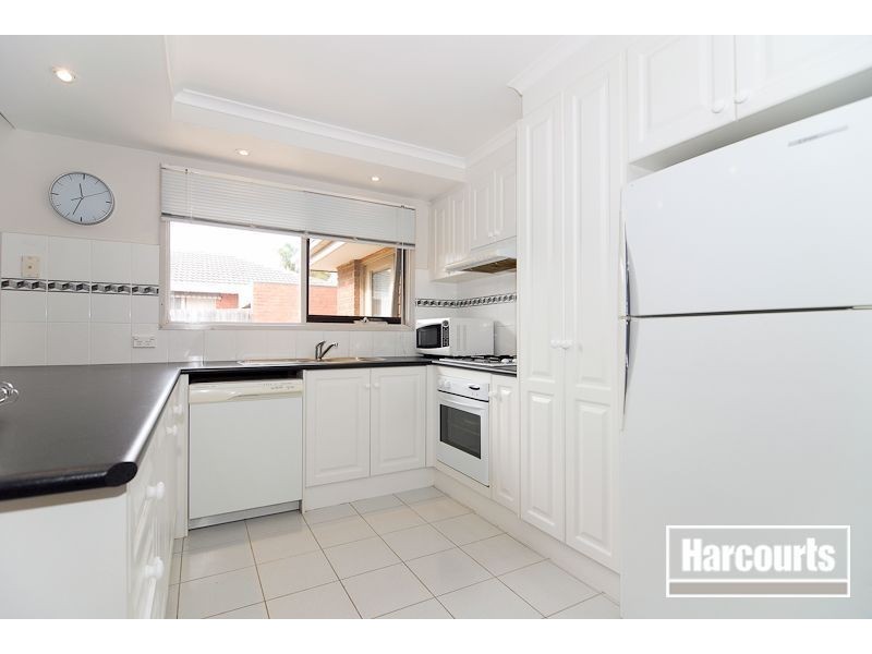 12 Ravensthorpe Cres, Narre Warren VIC 3805