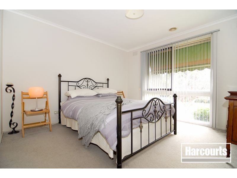 12 Ravensthorpe Cres, Narre Warren VIC 3805