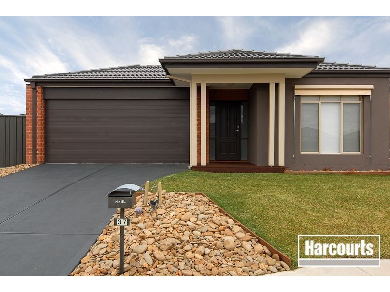 37 Sabel Drive, Cranbourne North VIC 3977