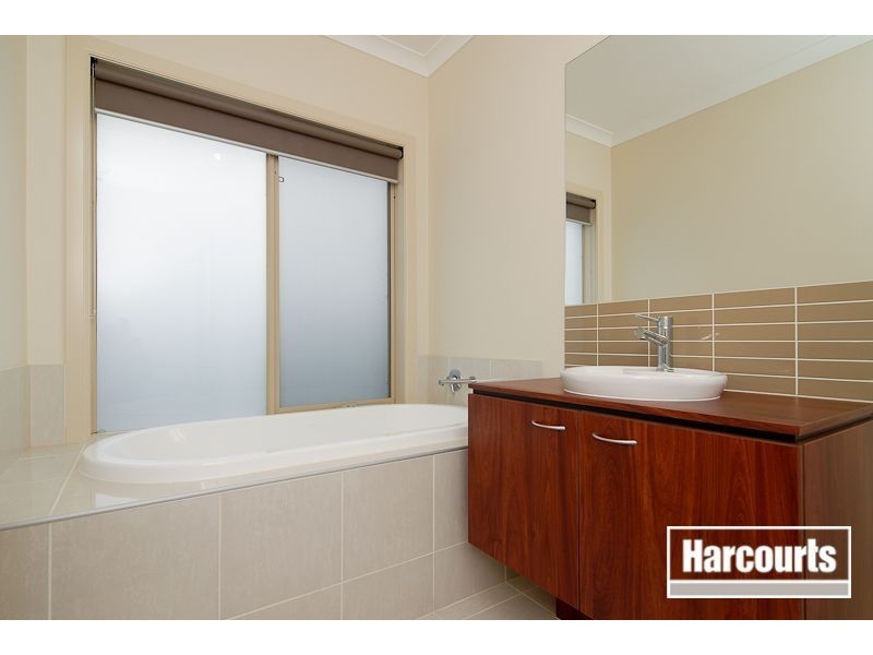 37 Sabel Drive, Cranbourne North VIC 3977