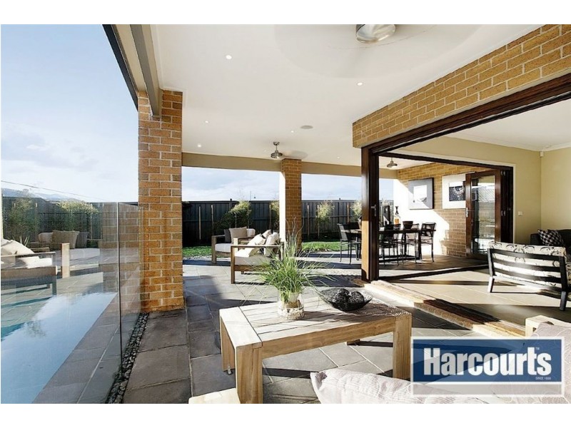 2 Nature Circuit, Cranbourne North VIC 3977
