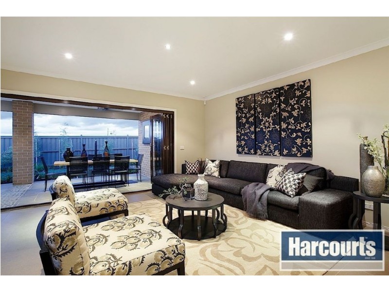 2 Nature Circuit, Cranbourne North VIC 3977