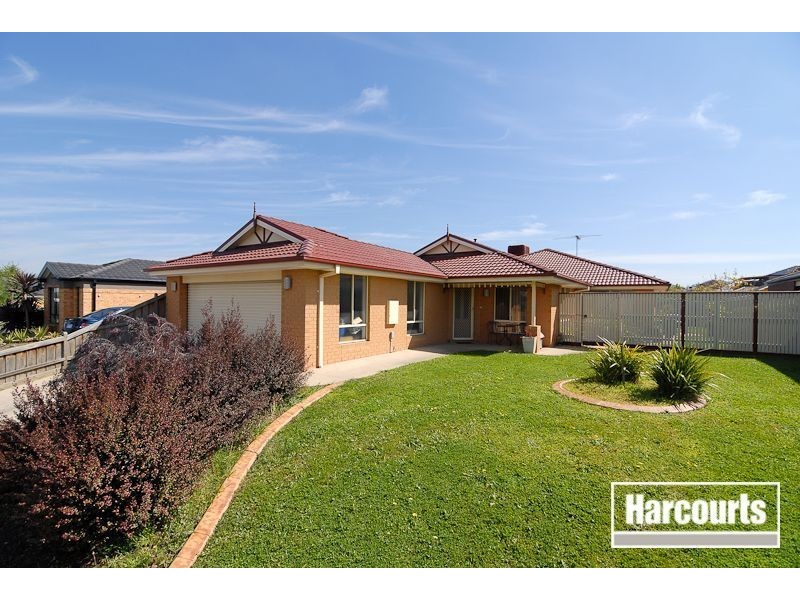 16 Meadowlands Way, Berwick VIC 3806