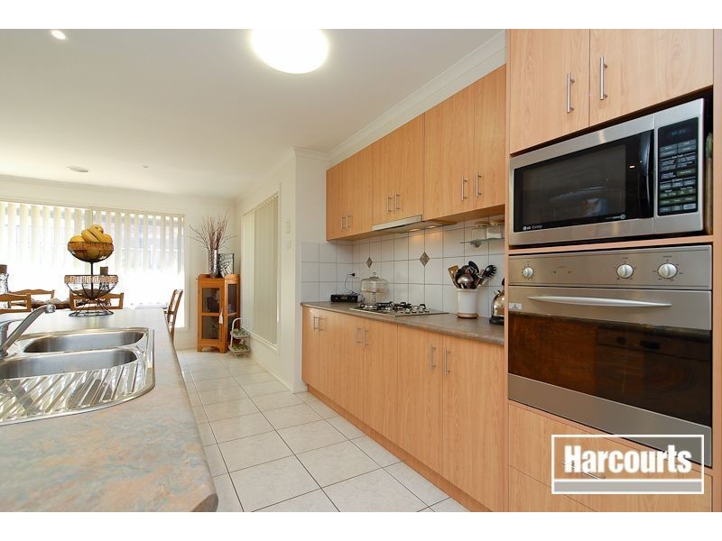 16 Meadowlands Way, Berwick VIC 3806