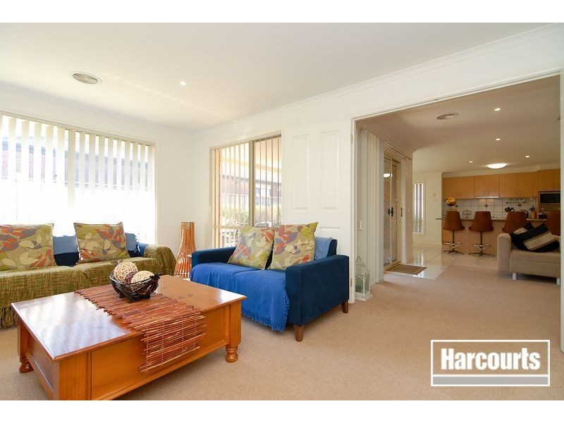 16 Meadowlands Way, Berwick VIC 3806