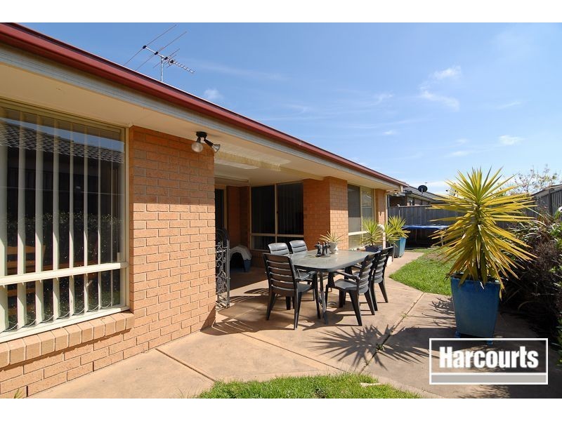 16 Meadowlands Way, Berwick VIC 3806