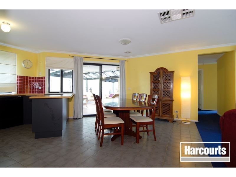 18 Riverglen Rd, Berwick VIC 3806