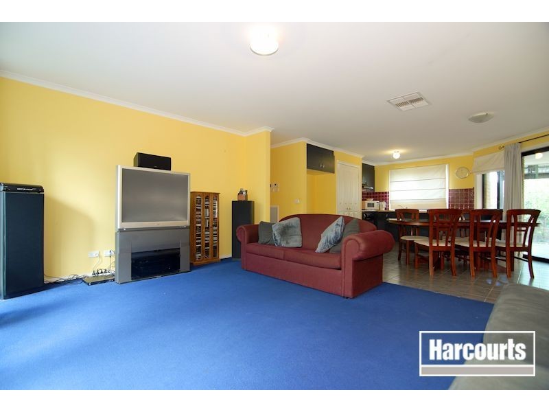 18 Riverglen Rd, Berwick VIC 3806