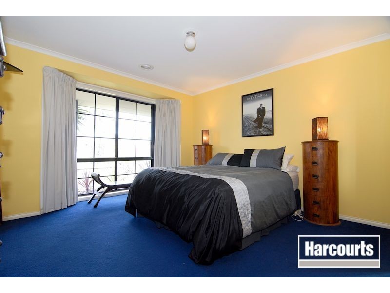 18 Riverglen Rd, Berwick VIC 3806