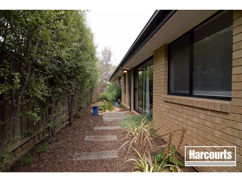 18 Riverglen Rd, Berwick VIC 3806