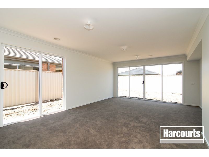 11 Morgan Way, Pakenham VIC 3810
