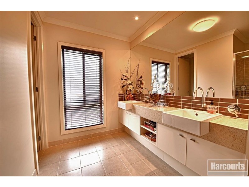 29 Golden Grove Drive, Narre Warren South VIC 3805