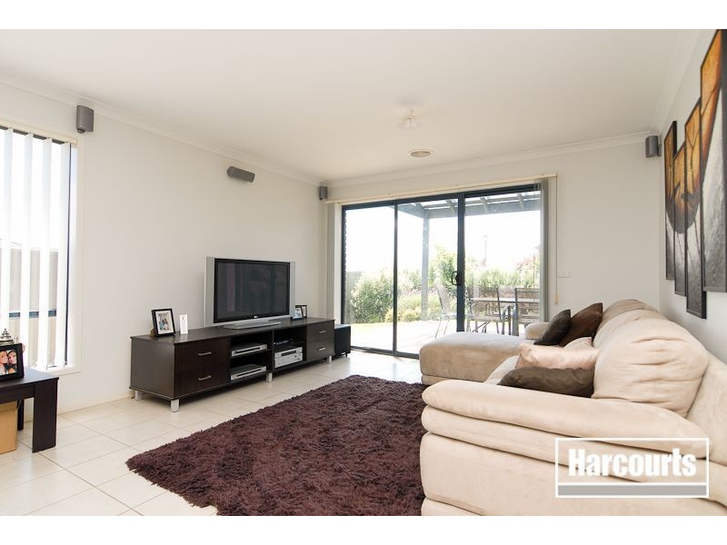 20 Greenaway Terrace, Cranbourne East VIC 3977