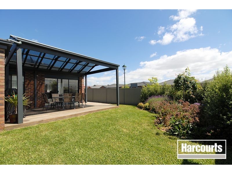 20 Greenaway Terrace, Cranbourne East VIC 3977