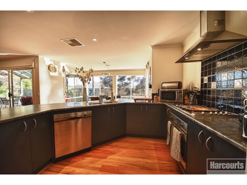 128 Berwick Springs Promenade, Narre Warren South VIC 3805