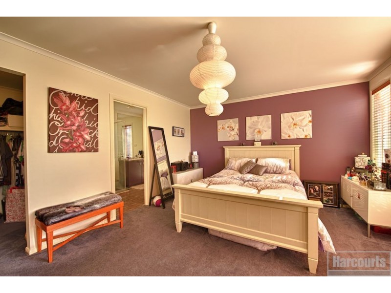 128 Berwick Springs Promenade, Narre Warren South VIC 3805