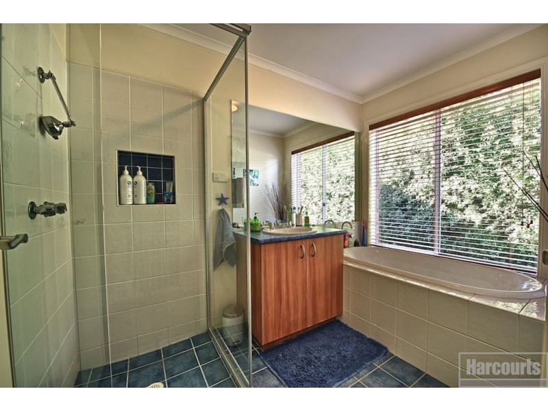 128 Berwick Springs Promenade, Narre Warren South VIC 3805