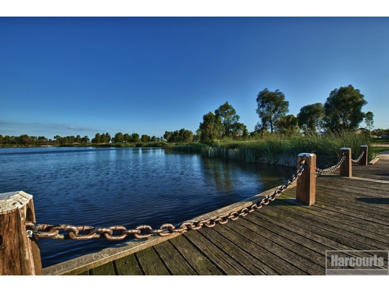 128 Berwick Springs Promenade, Narre Warren South VIC 3805