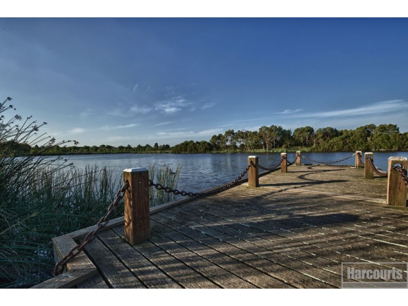 128 Berwick Springs Promenade, Narre Warren South VIC 3805