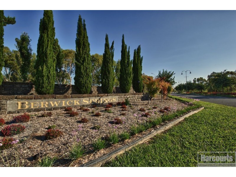 128 Berwick Springs Promenade, Narre Warren South VIC 3805