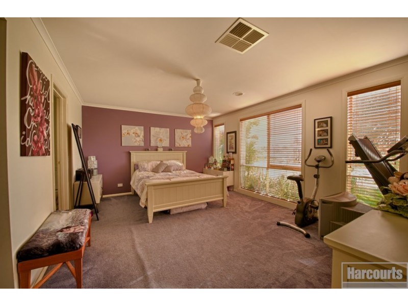 128 Berwick Springs Promenade, Narre Warren South VIC 3805