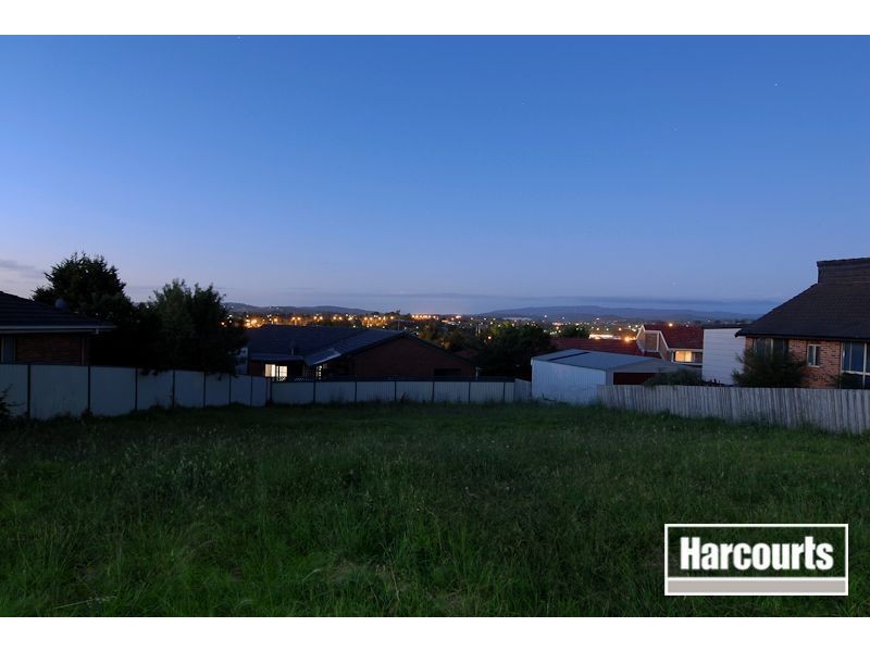 30 Kallara Crescent, Narre Warren VIC 3805
