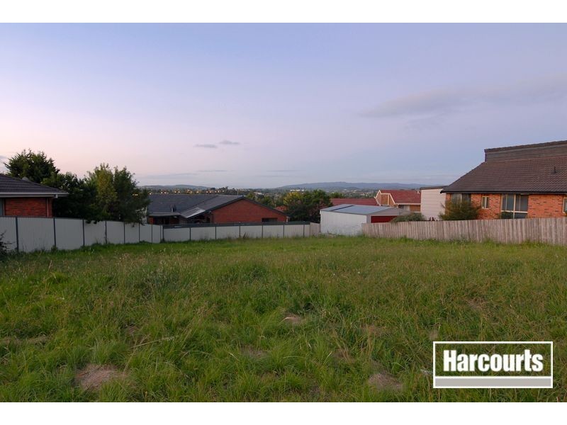 30 Kallara Crescent, Narre Warren VIC 3805