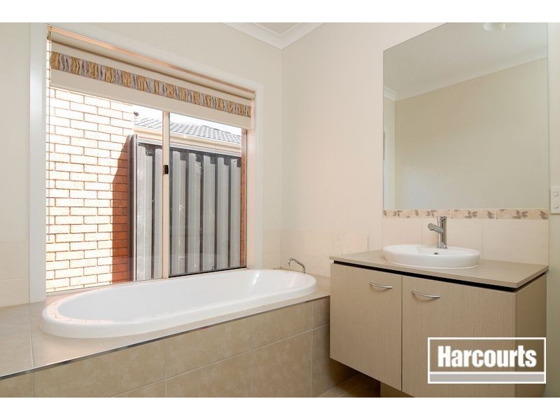 68 Alisma Boulevard, Cranbourne North VIC 3977