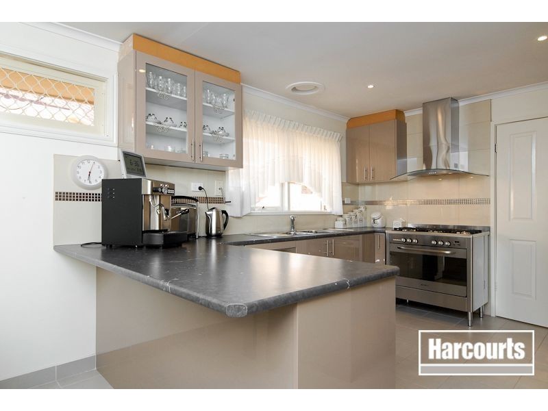 122 Fountain Drive, Narre Warren VIC 3805