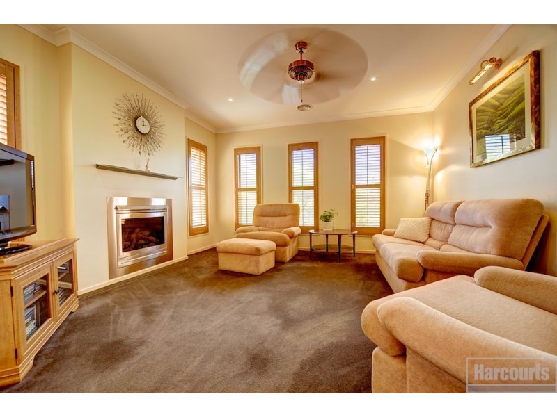 13 Kimberley Downs Court, Narre Warren South VIC 3805