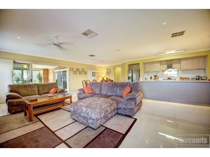 13 Kimberley Downs Court, Narre Warren South VIC 3805